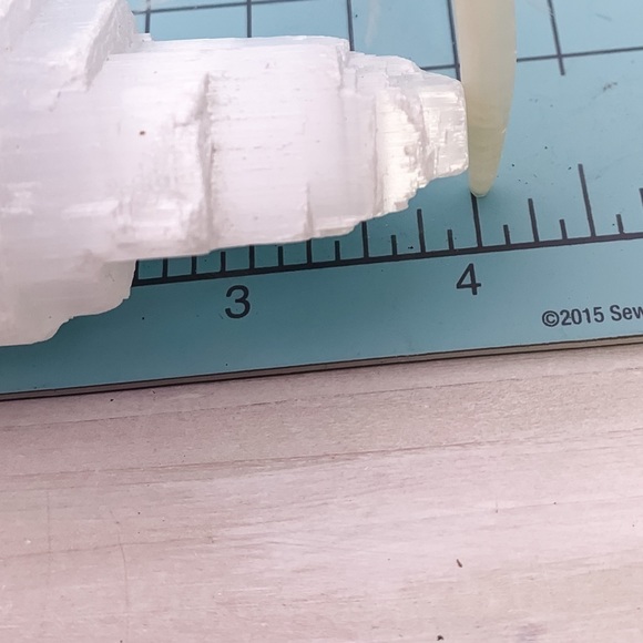 Selenite Skyscaper Tower & Tree Slice Base & Card - Picture 6 of 9